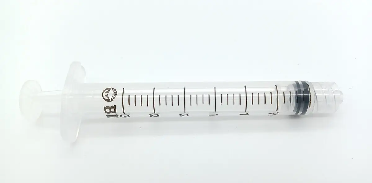 Luer-lock and slip-tip syringes compared